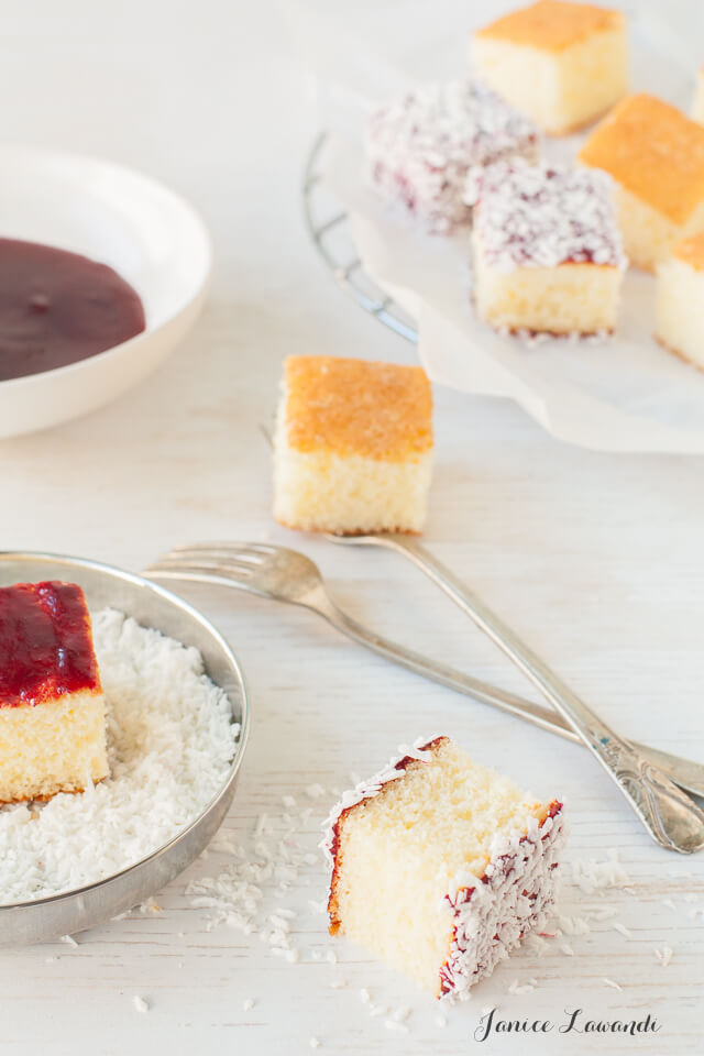 Raspberry lamingtons